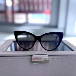 Gucci cat eye oversized sunglassesa